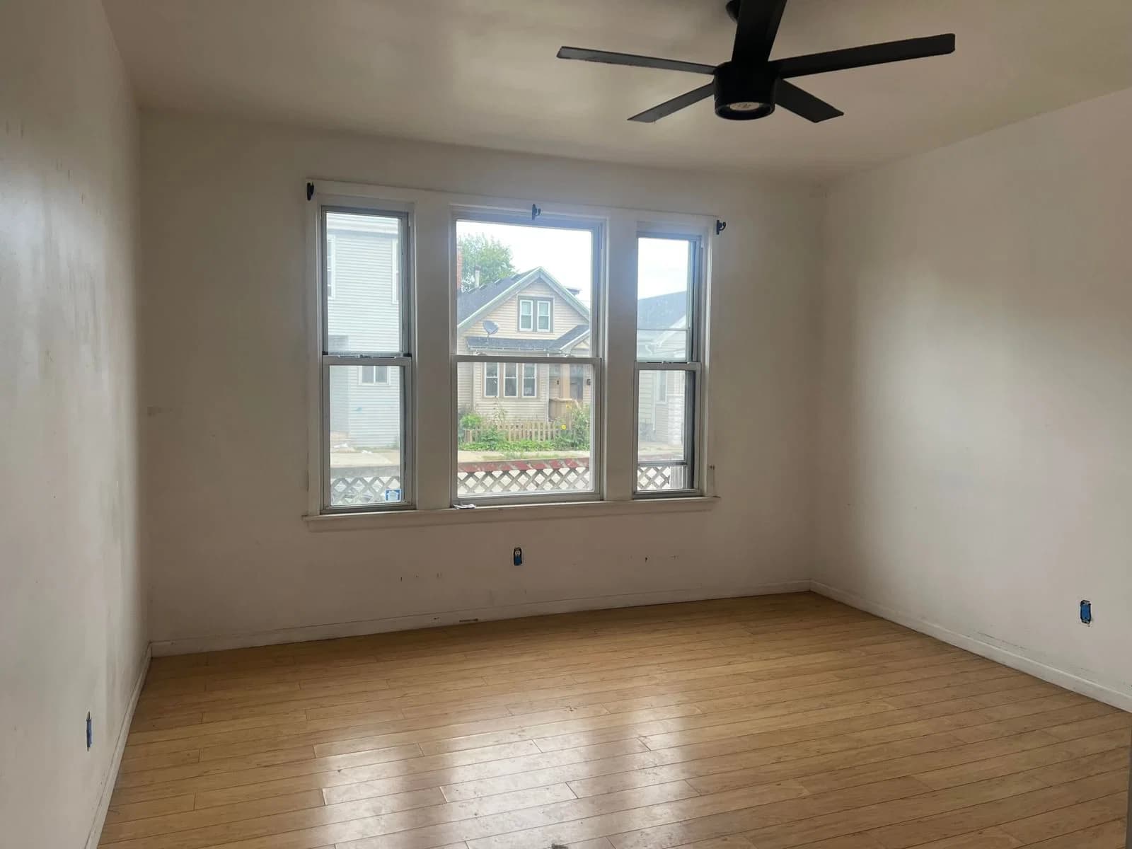 Photo 5 of 1023 Greenfield Ave