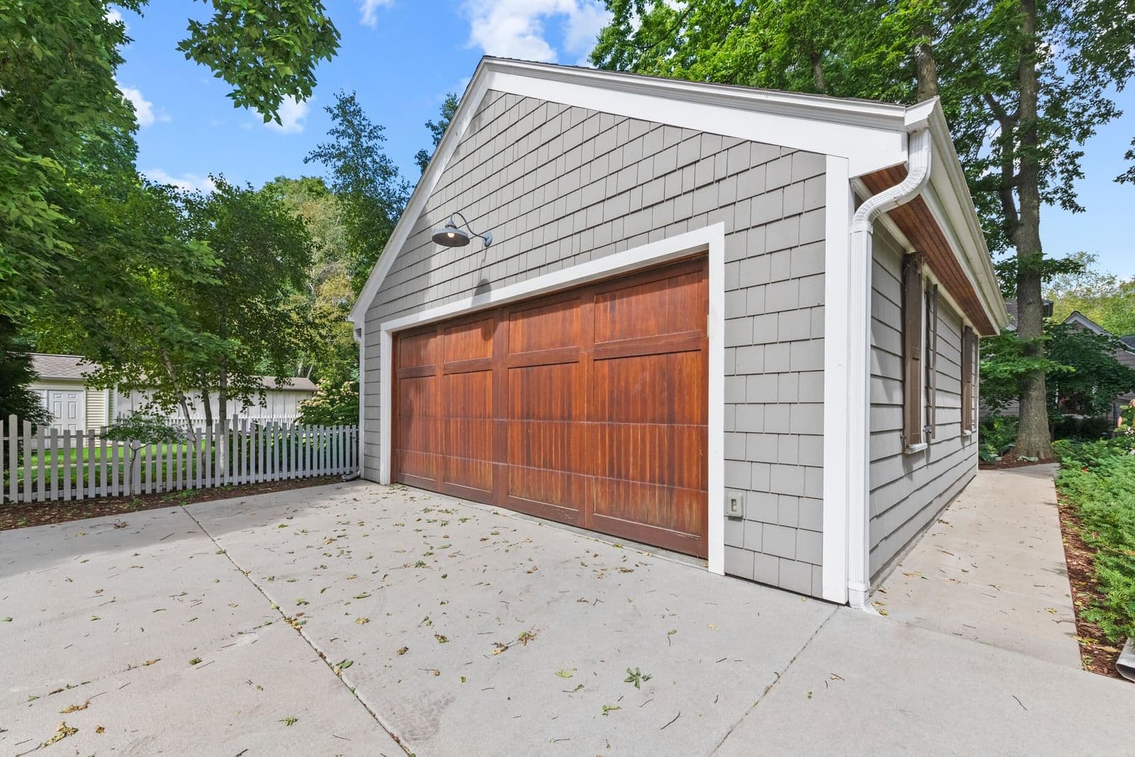 Photo 4 of 1100 Riverview Dr