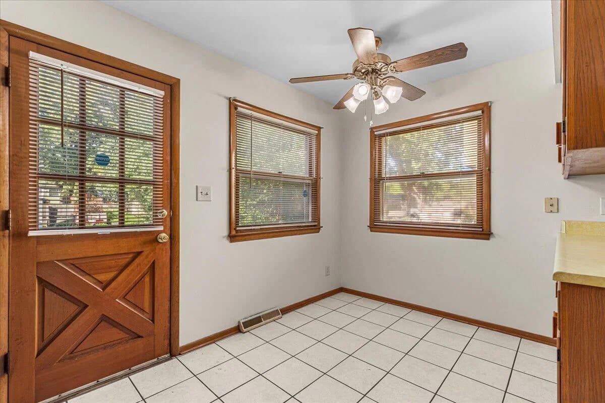 Photo 5 of 10773 Appleton Ave