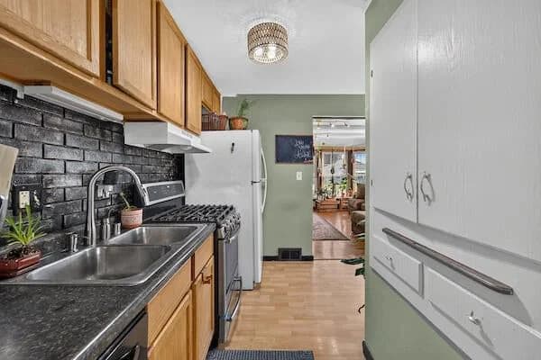 Photo 4 of 1728 Russet St