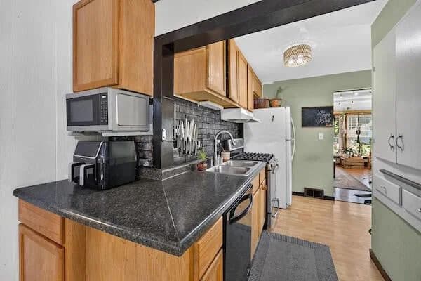 Photo 5 of 1728 Russet St