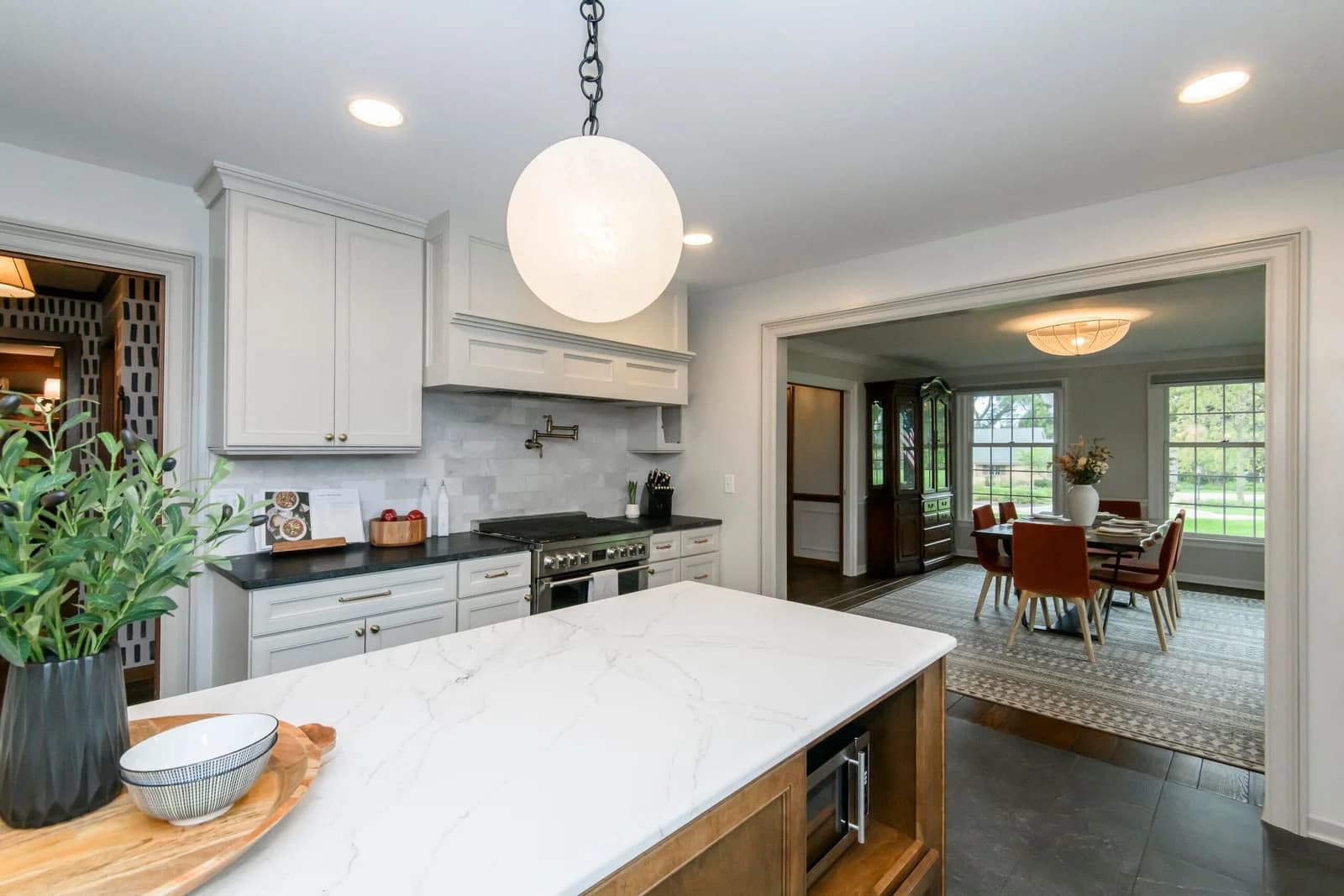 Photo 5 of 15025 Westover Rd