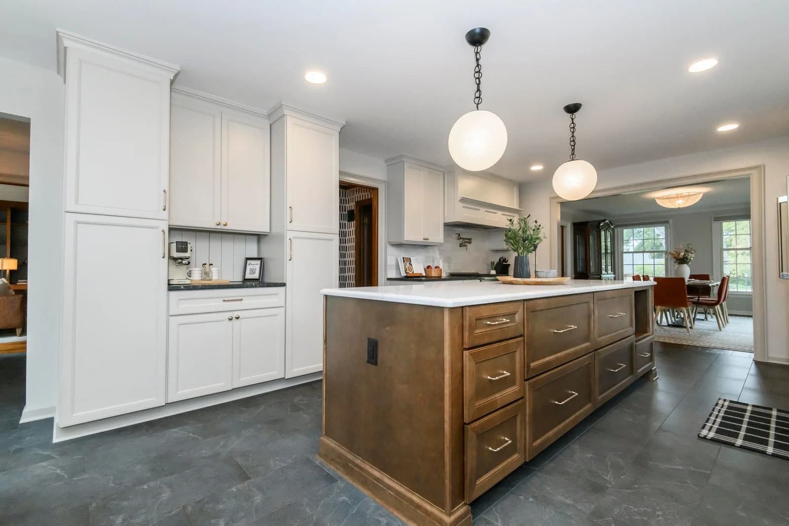 Photo 4 of 15025 Westover Rd