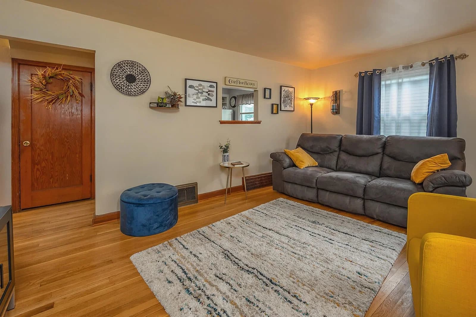Photo 5 of 3132 Burrell St