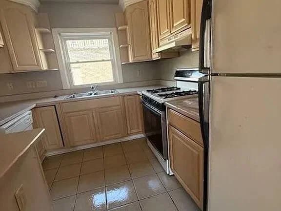 Photo 4 of 2032 Michigan St