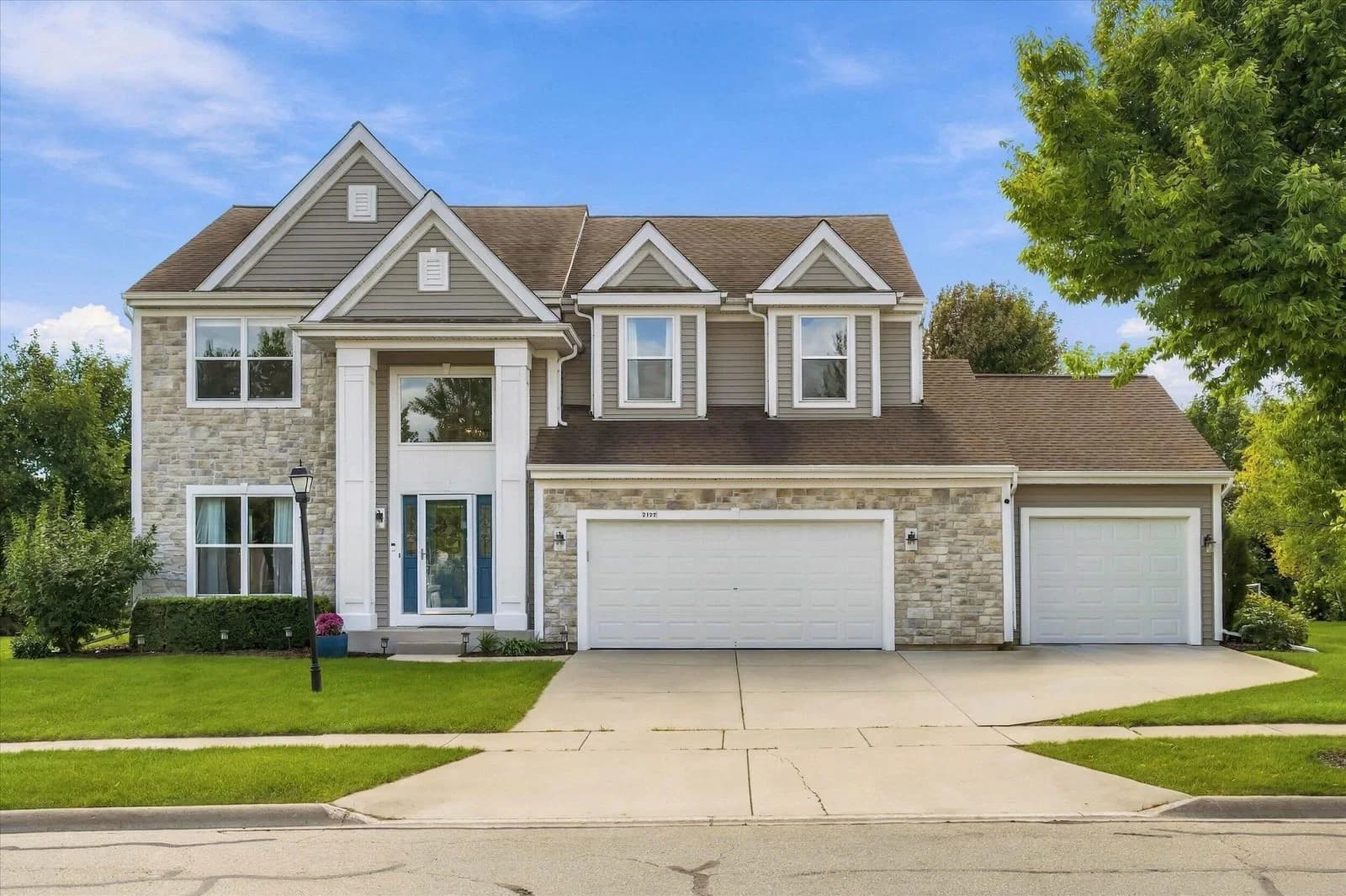2127 Willow Pond Way