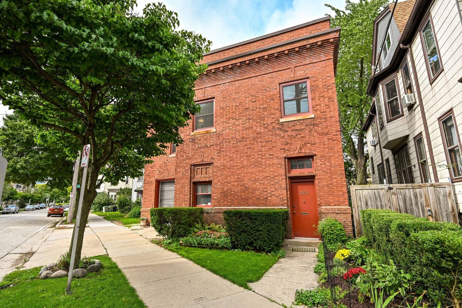 1569 Warren Ave