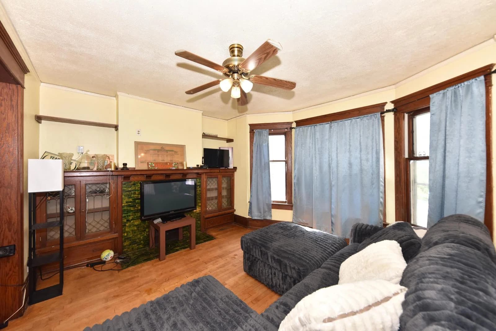 Photo 5 of 2568 Buffum St