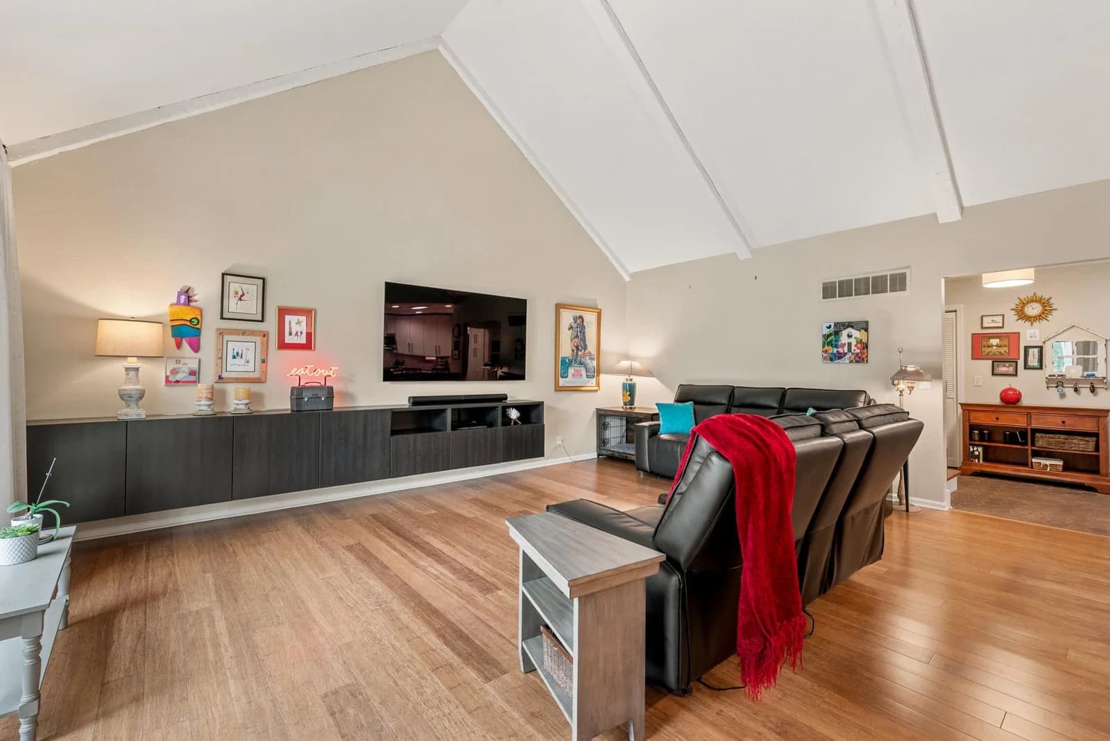 Photo 5 of 10305 Adams Ct