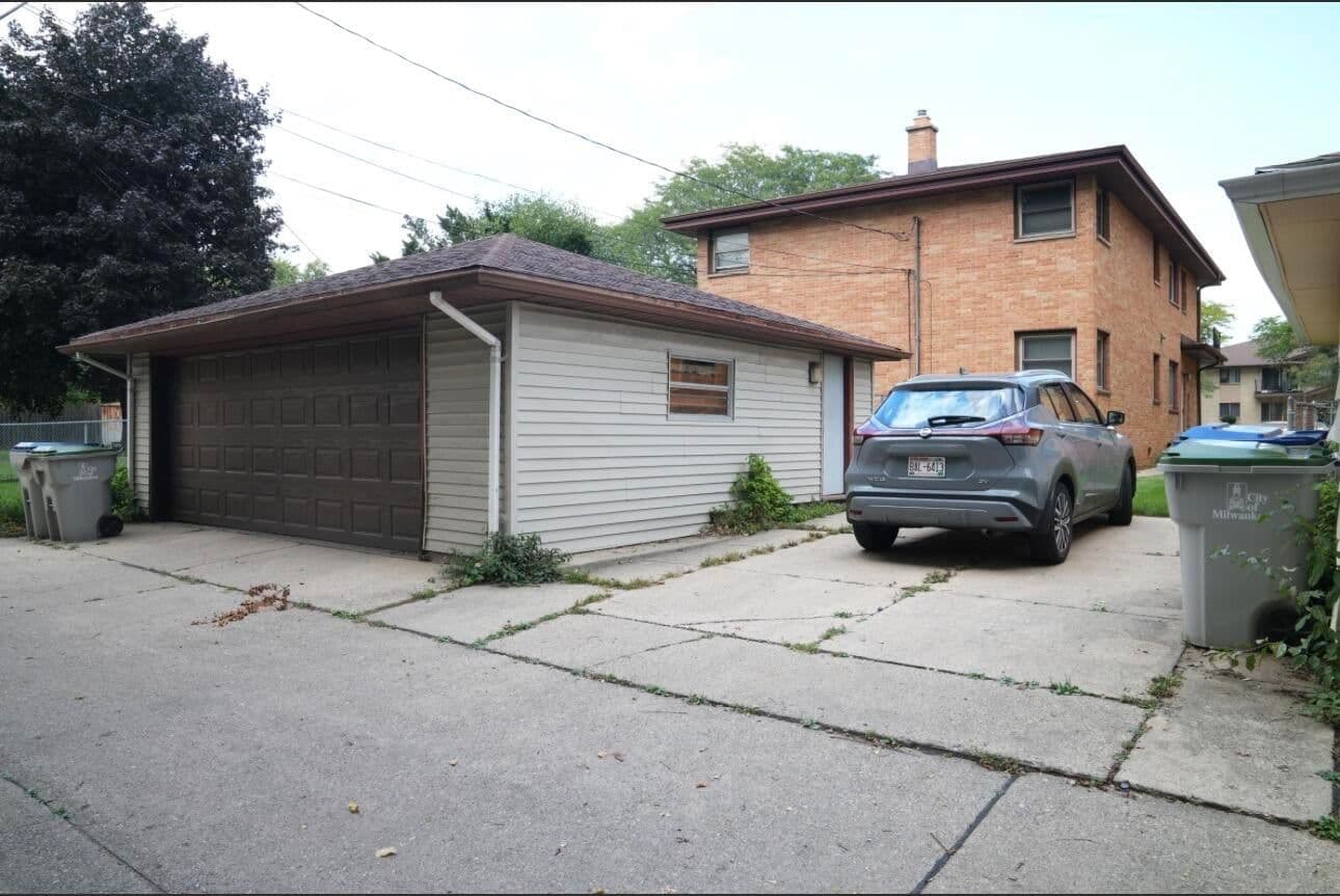 Photo 4 of 8713 Appleton Ave
