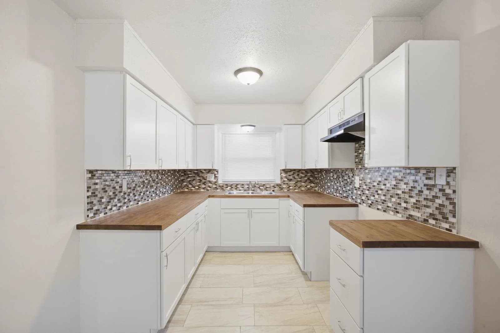 Photo 5 of 10325 Silver Spring Dr