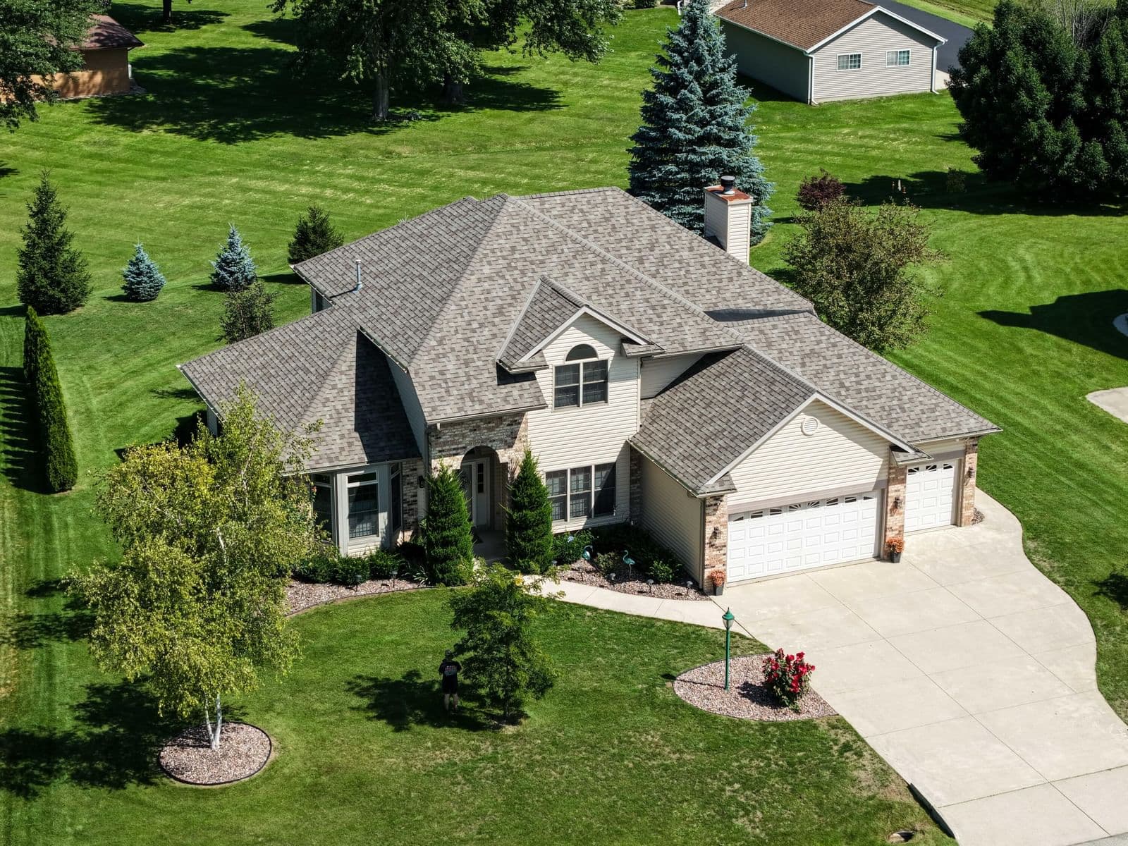 3260 James Dr
