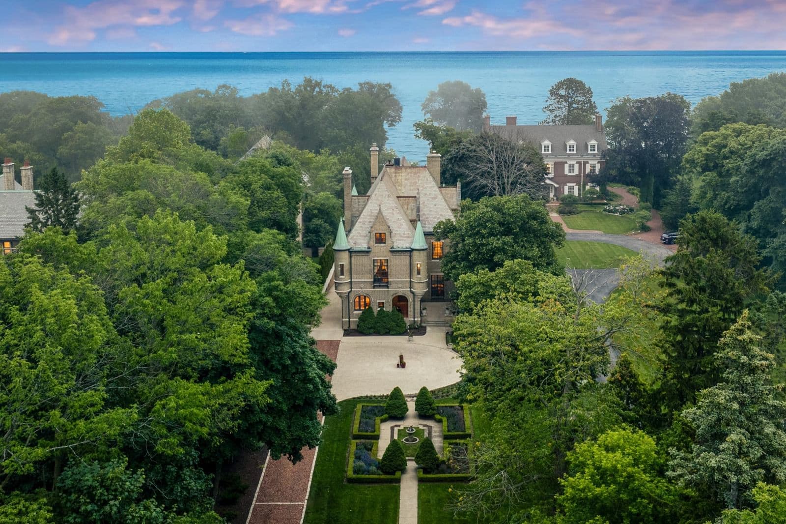 3266 Lake Dr
