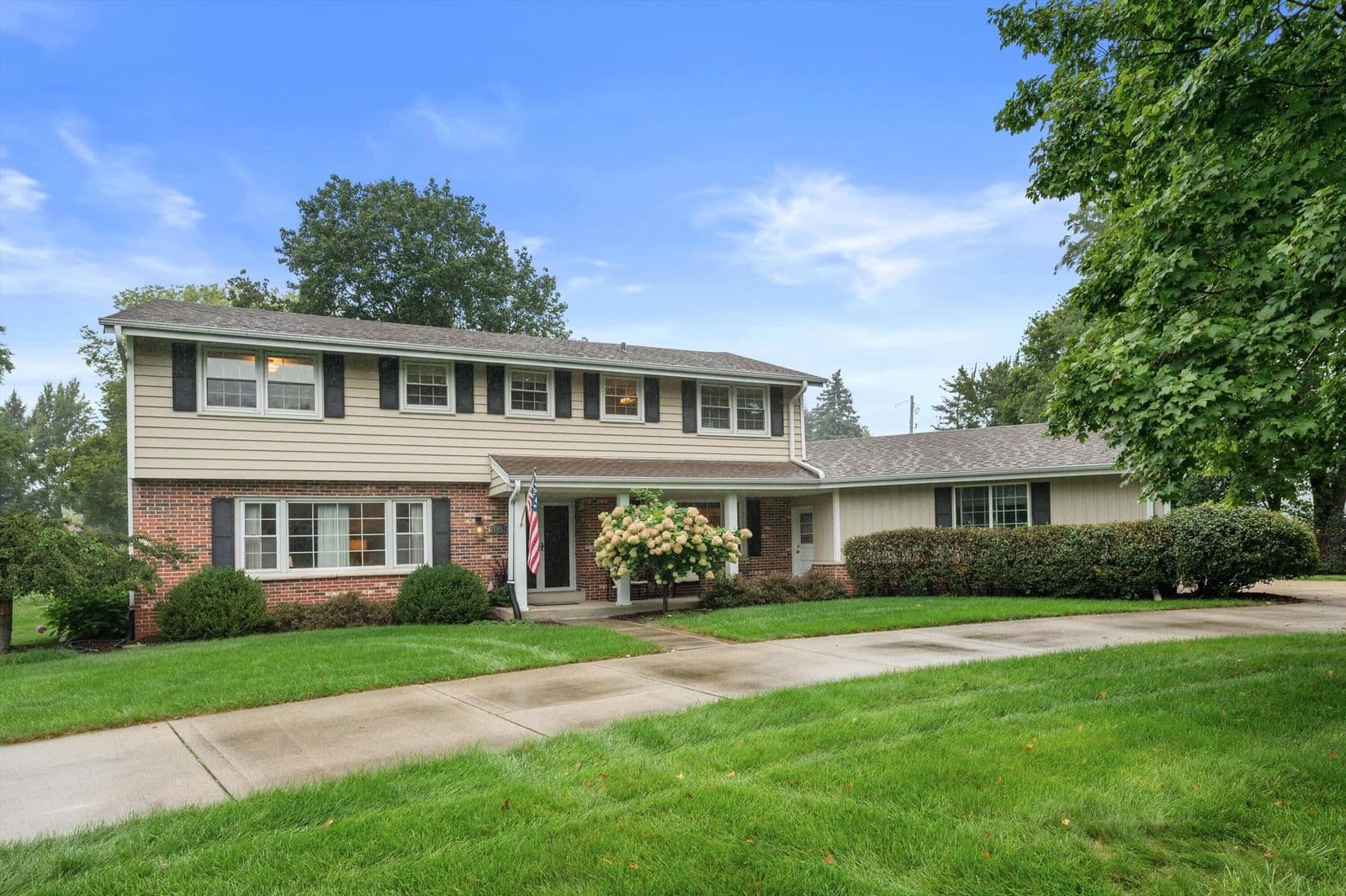 Photo 4 of 16040 Siesta Ln