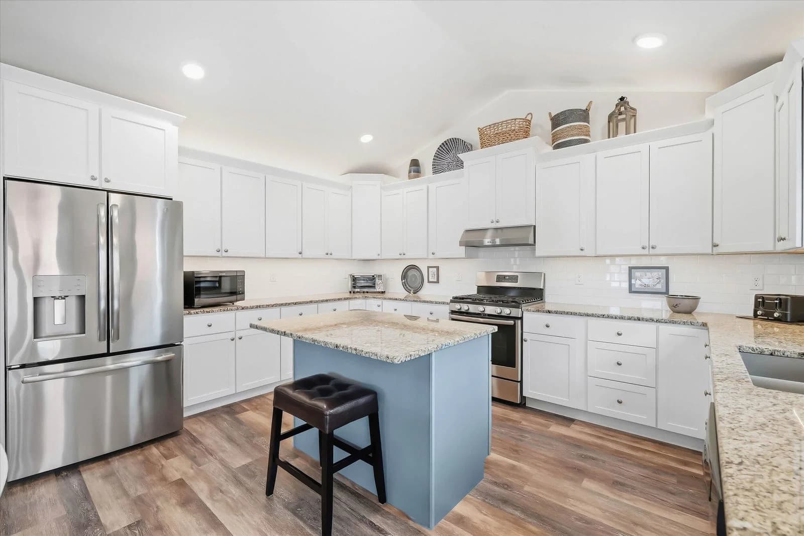 Photo 4 of 1811 Farm View Dr