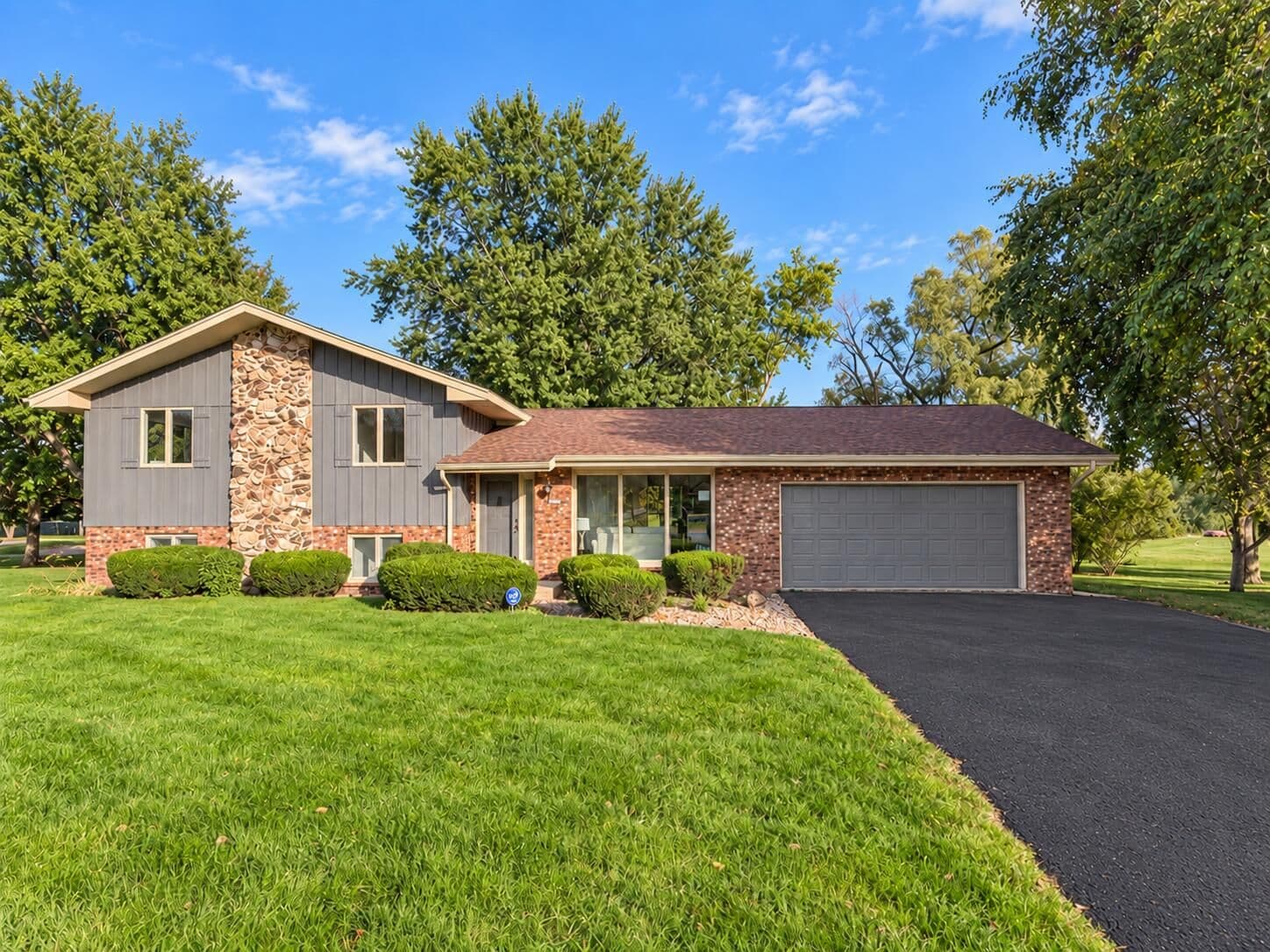 11040 Riverland Ct