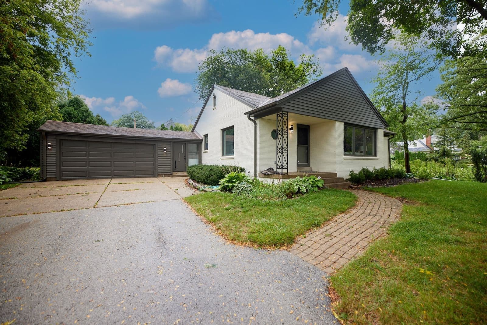 825 Circle Dr