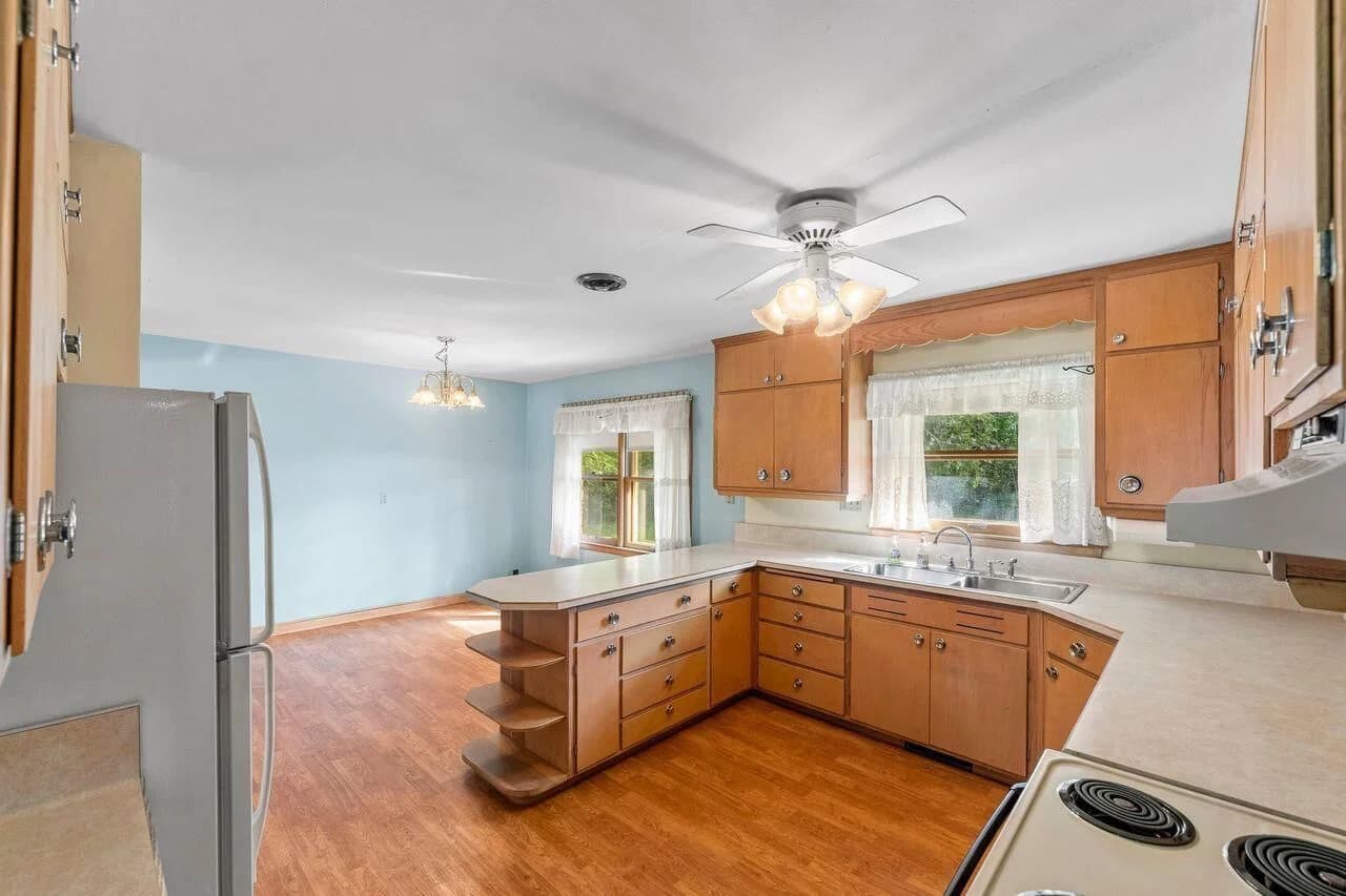 Photo 5 of 2300 Kevenauer Dr