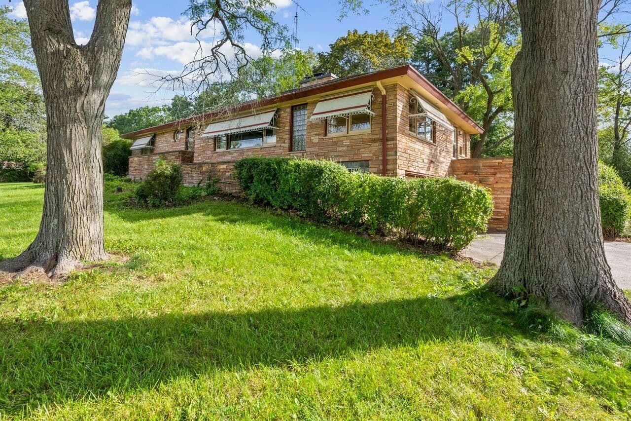 2300 Kevenauer Dr