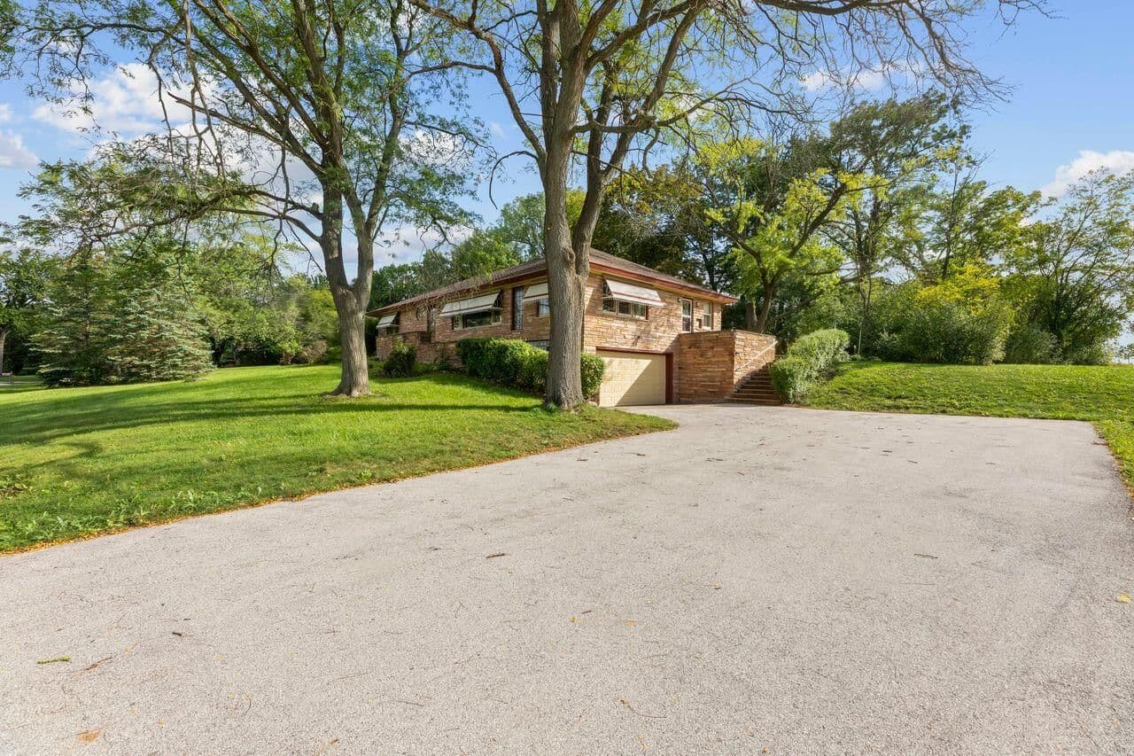 2300 Kevenauer Dr