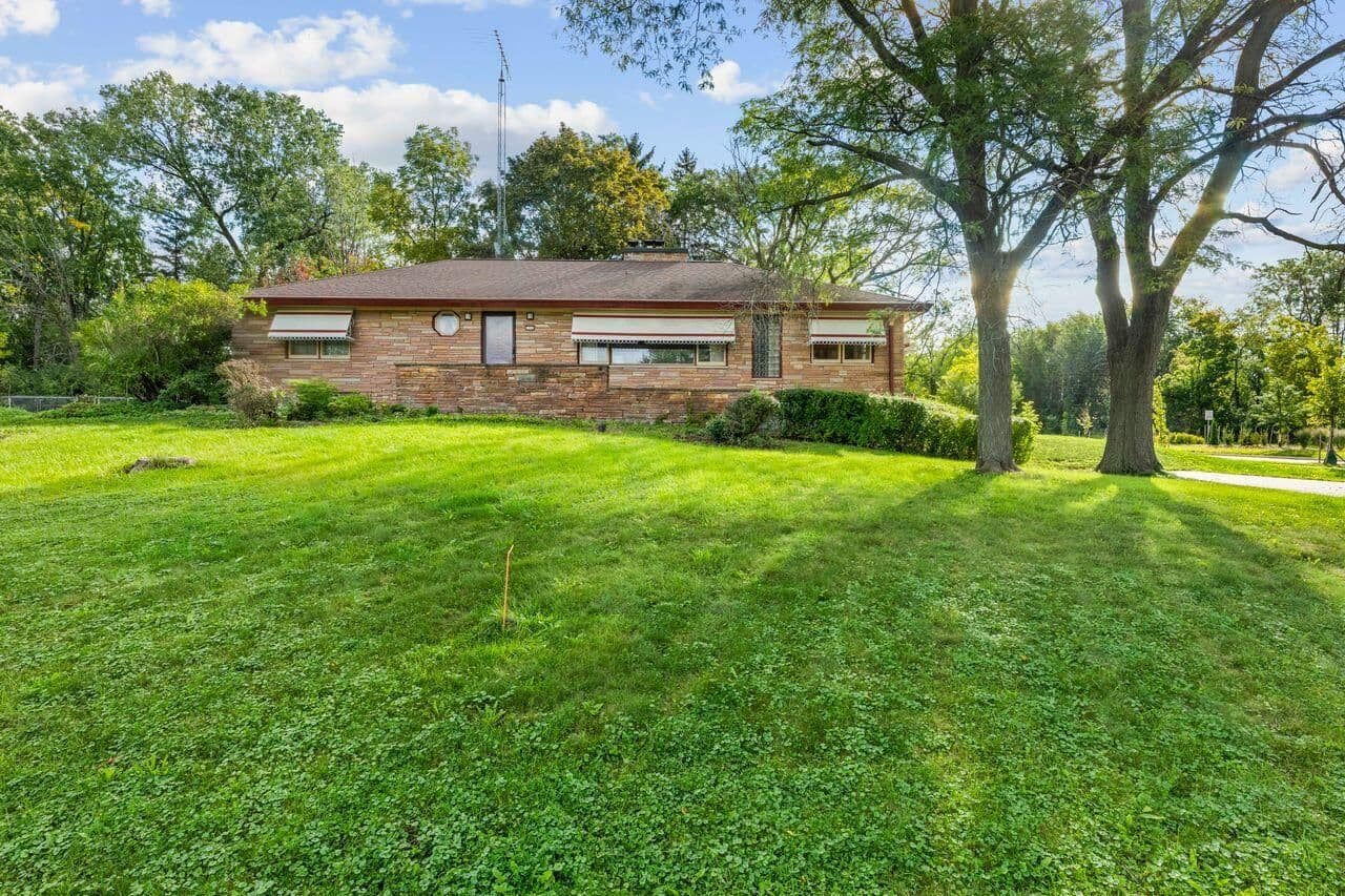 2300 Kevenauer Dr