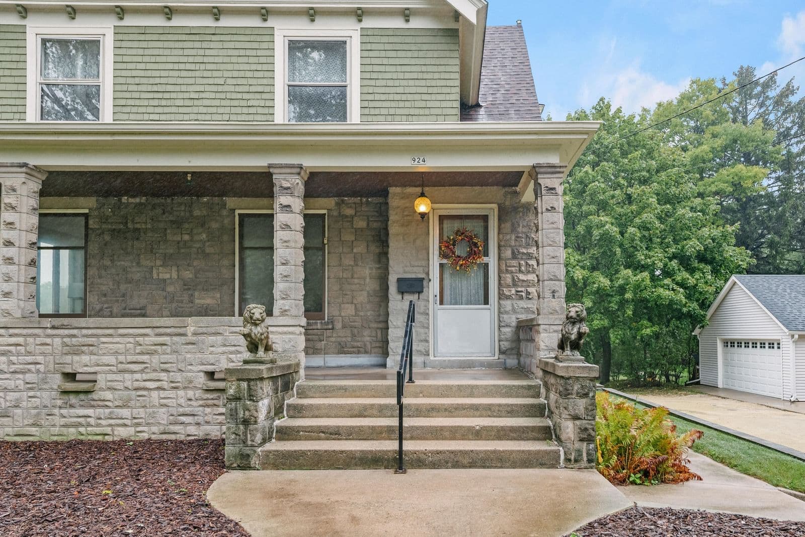 924 Grand Ave