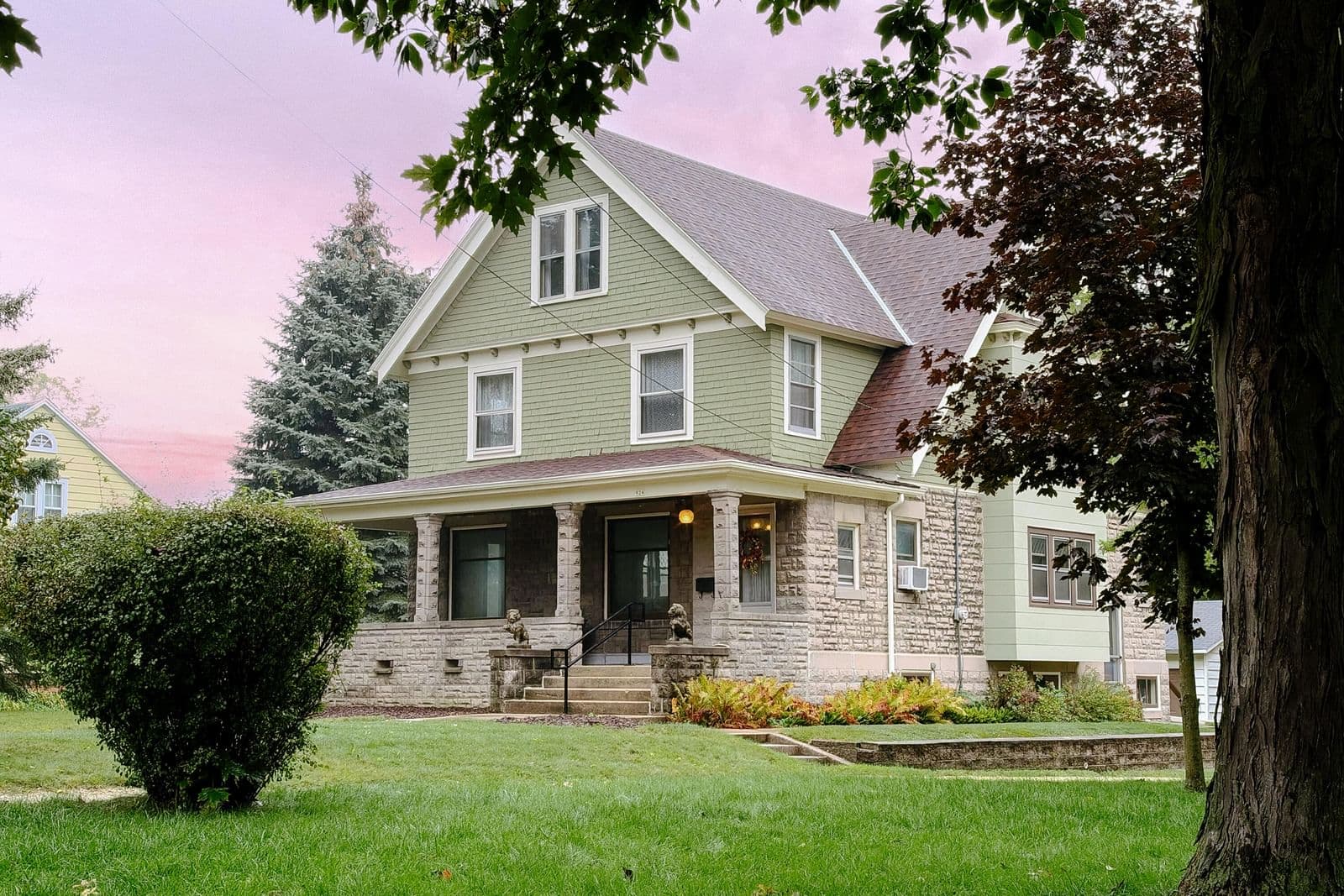 924 Grand Ave