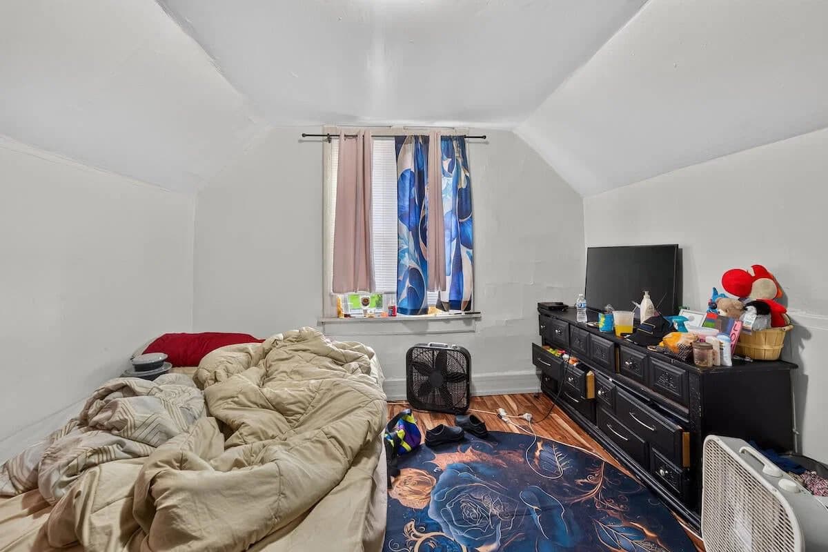 Photo 5 of 2740 Buffum St