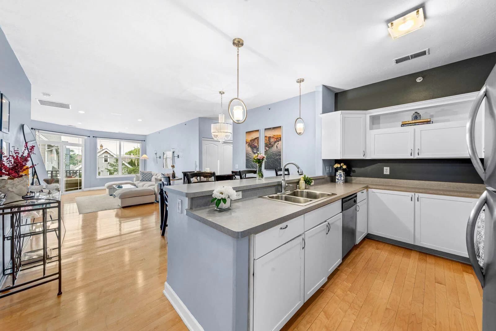 Photo 5 of 1619 Farwell Ave