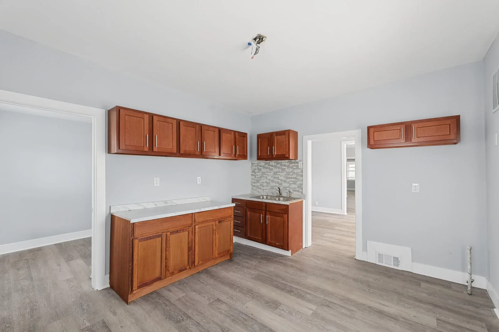 Photo 5 of 917 9th St