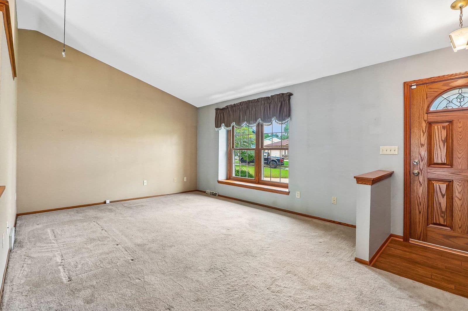 9329 Fairlane Ct