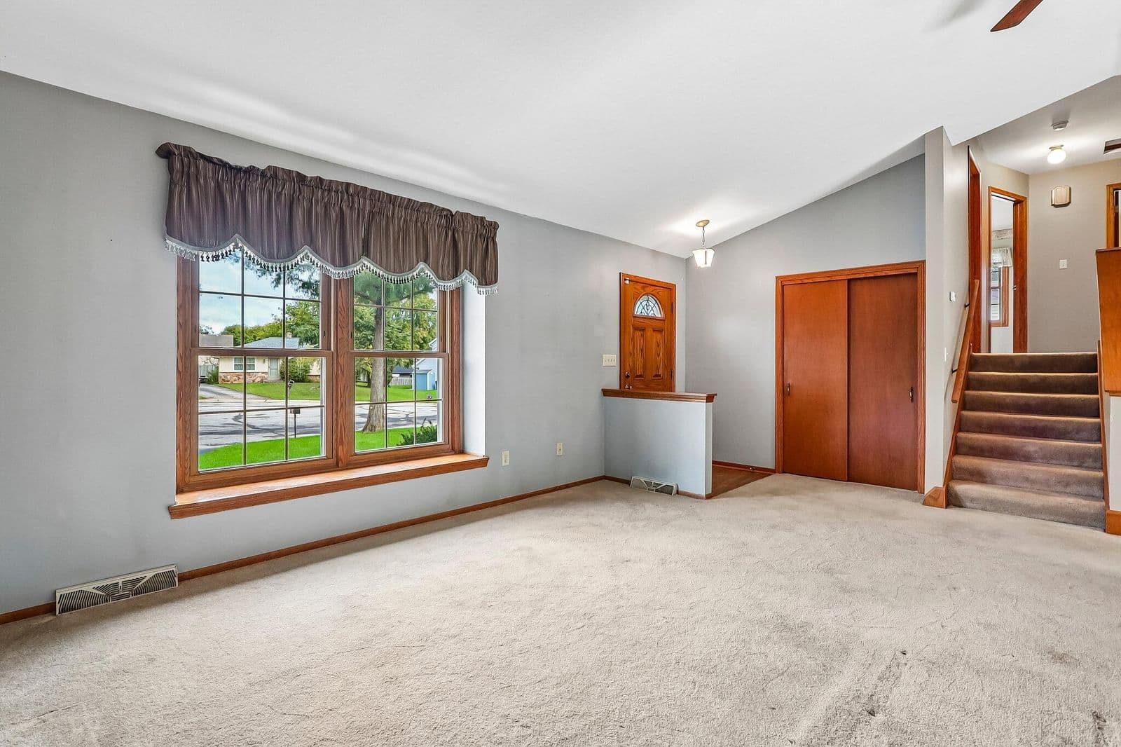 Photo 4 of 9329 Fairlane Ct