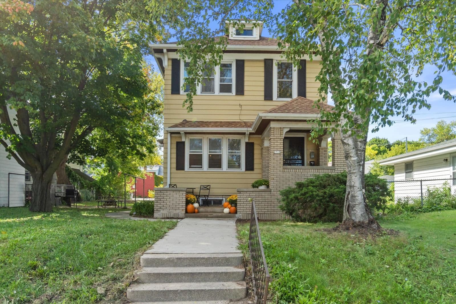 2715 Humboldt Blvd