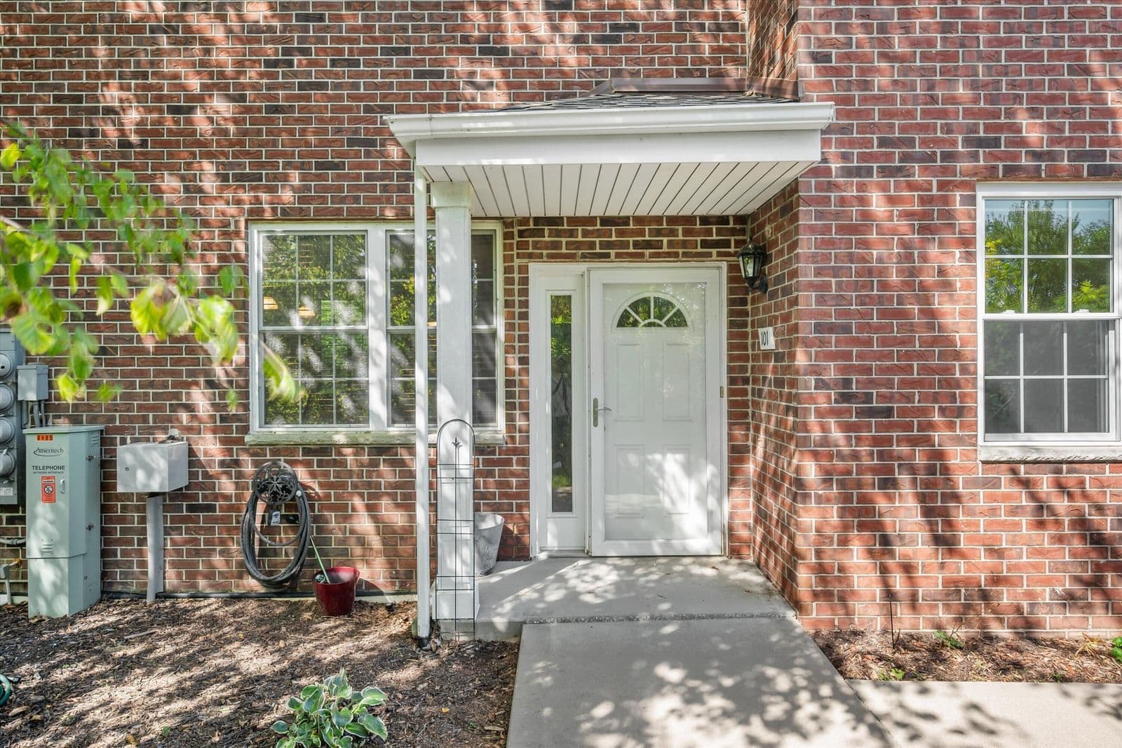 8485 Ashbury Ln