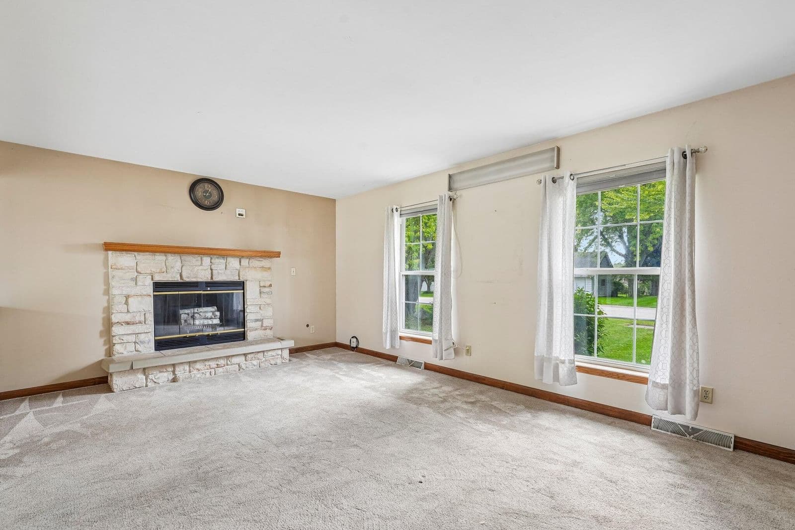 Photo 5 of 970 Mackinac Ave