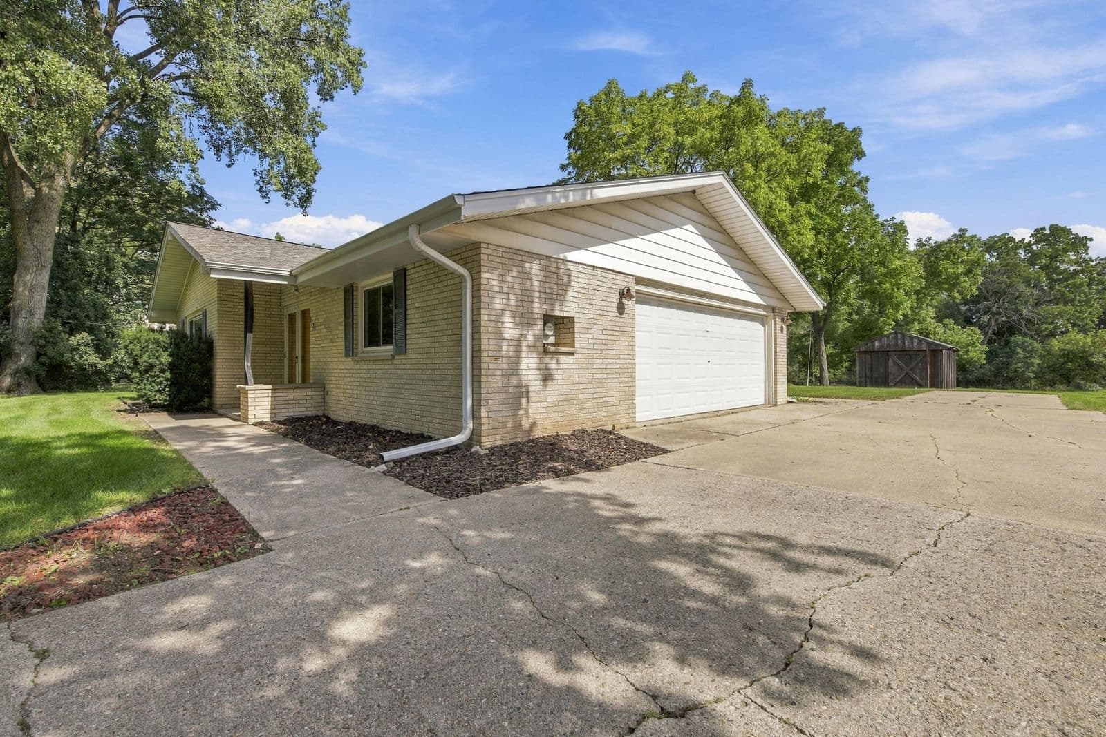 Photo 5 of 3920 Fiebrantz Dr