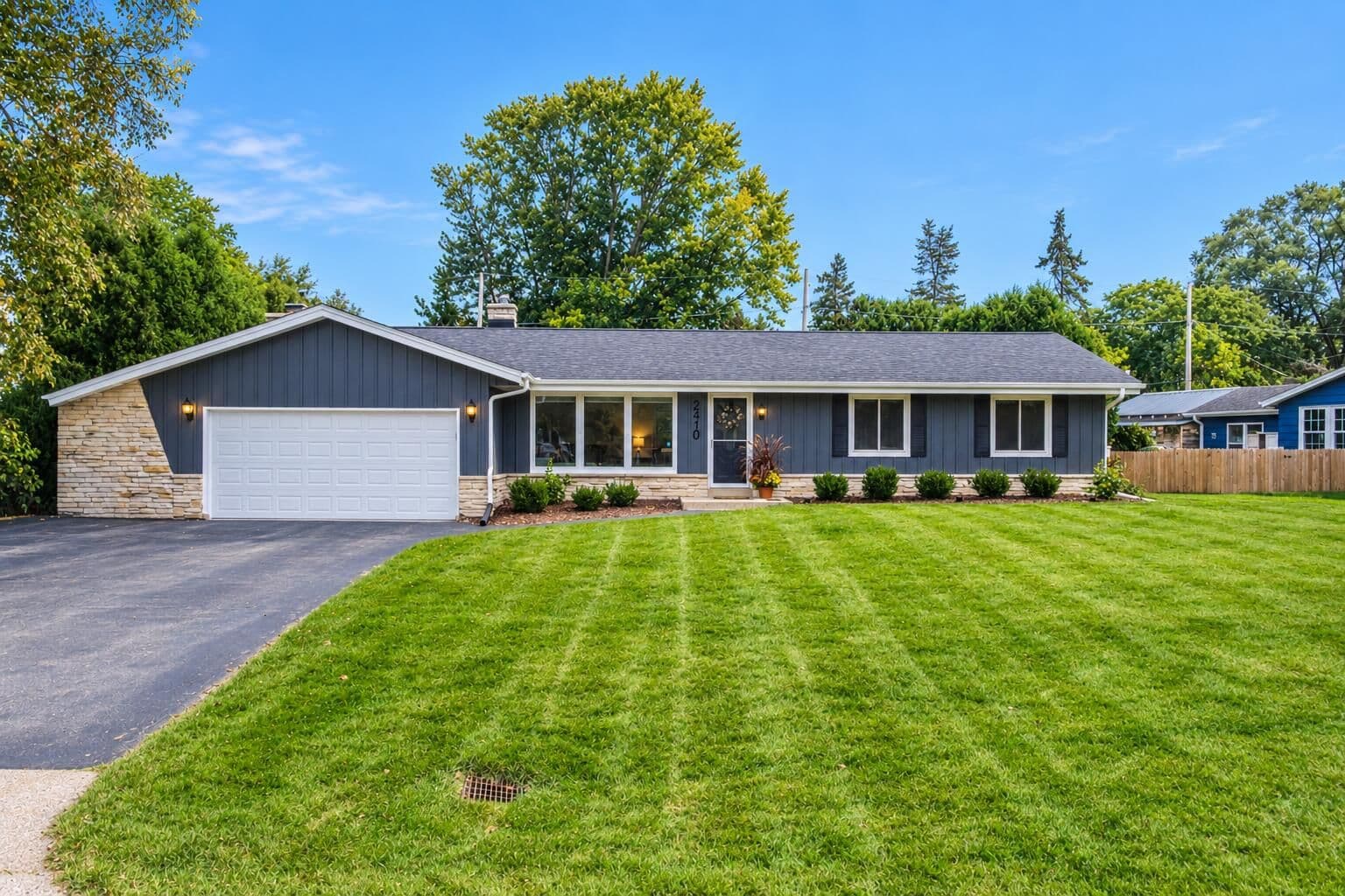 2410 Camelot Dr