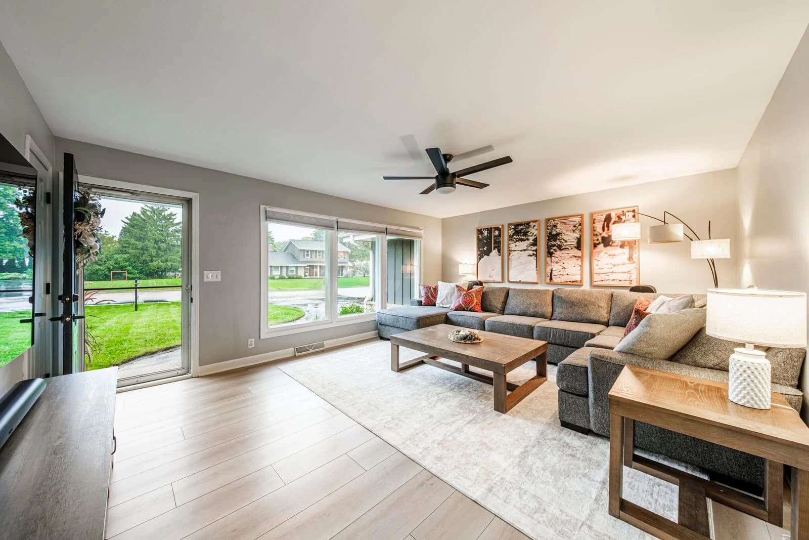 2410 Camelot Dr
