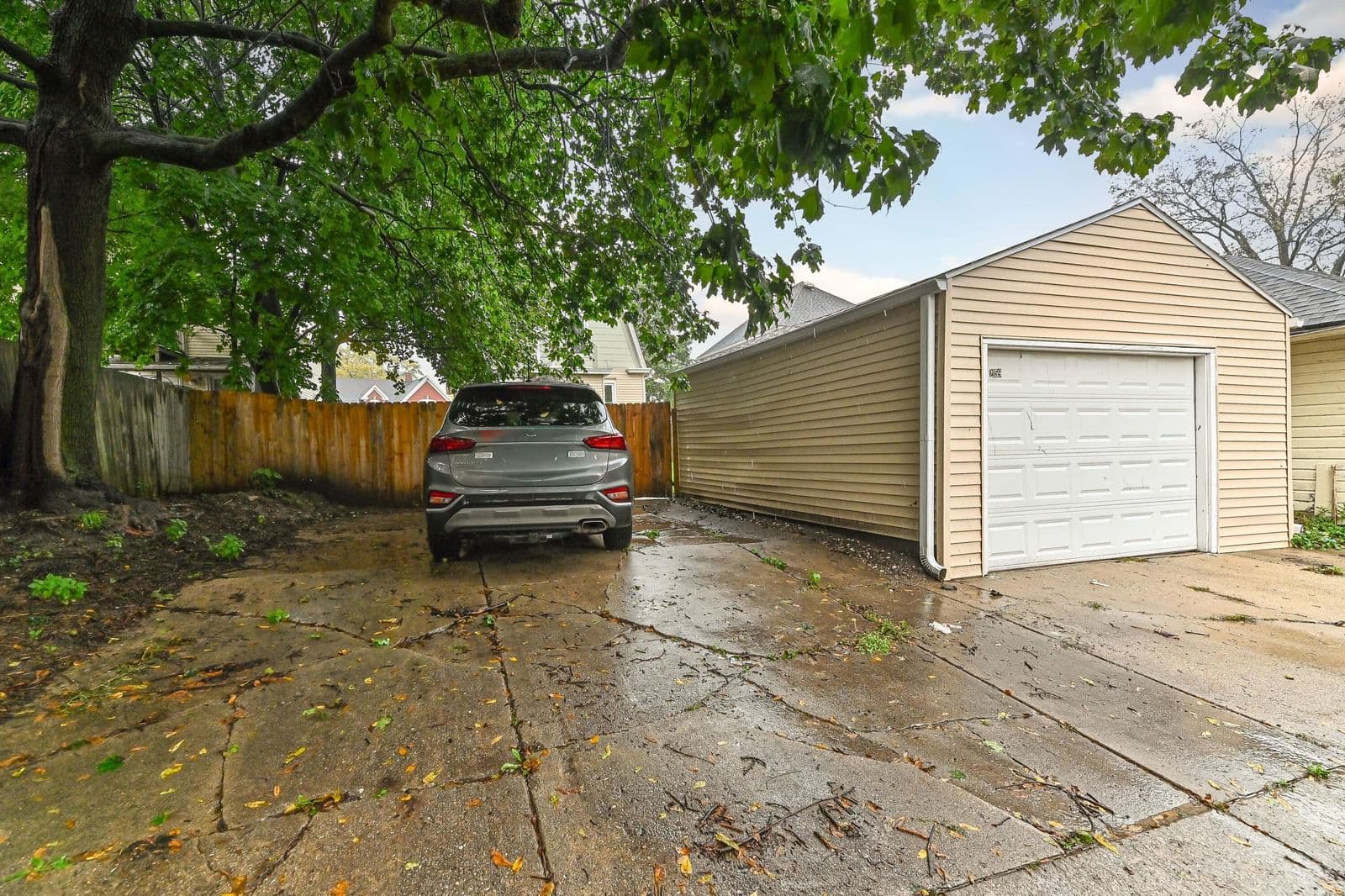 2159 Clarence Ave