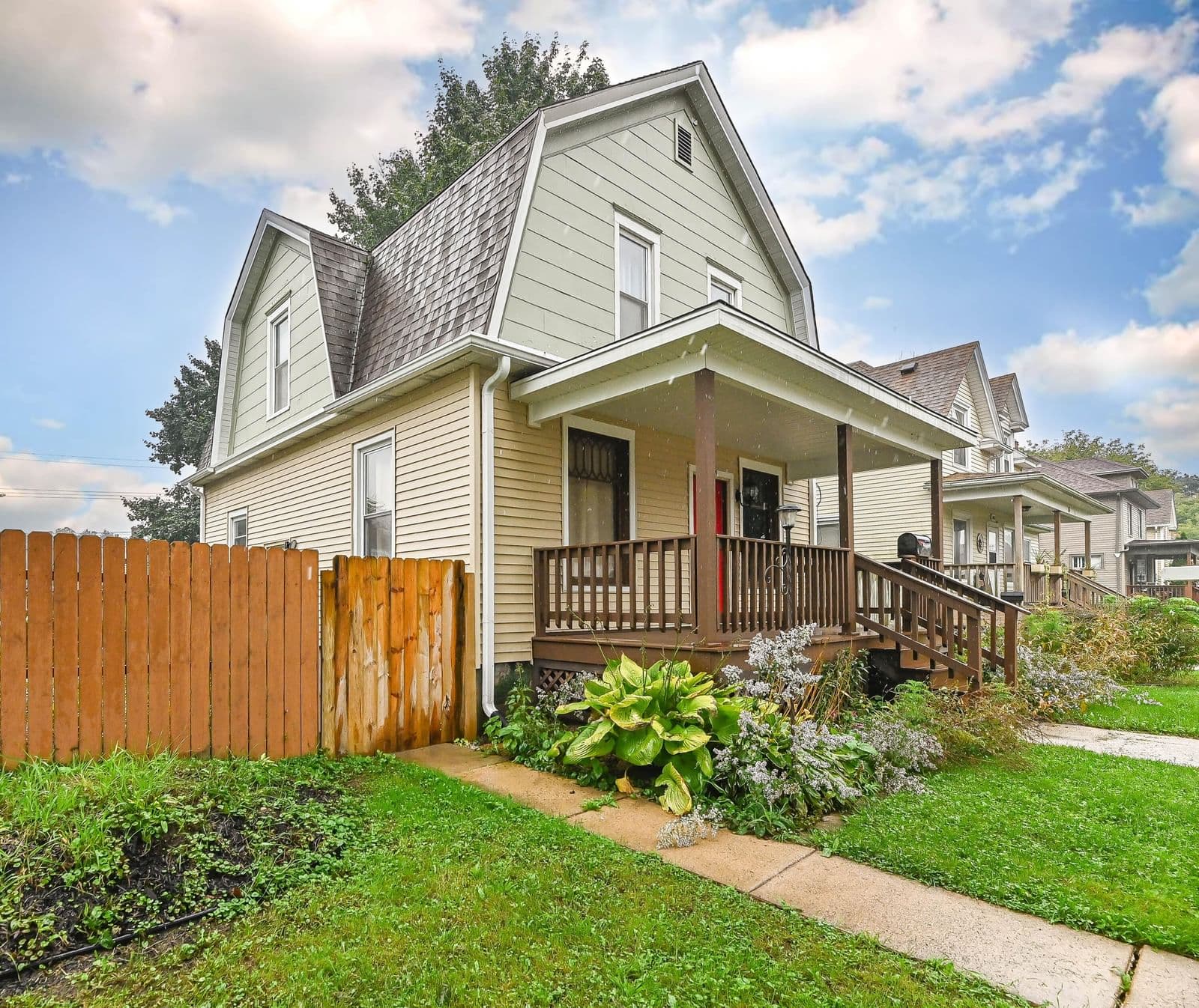 Photo 4 of 2159 Clarence Ave
