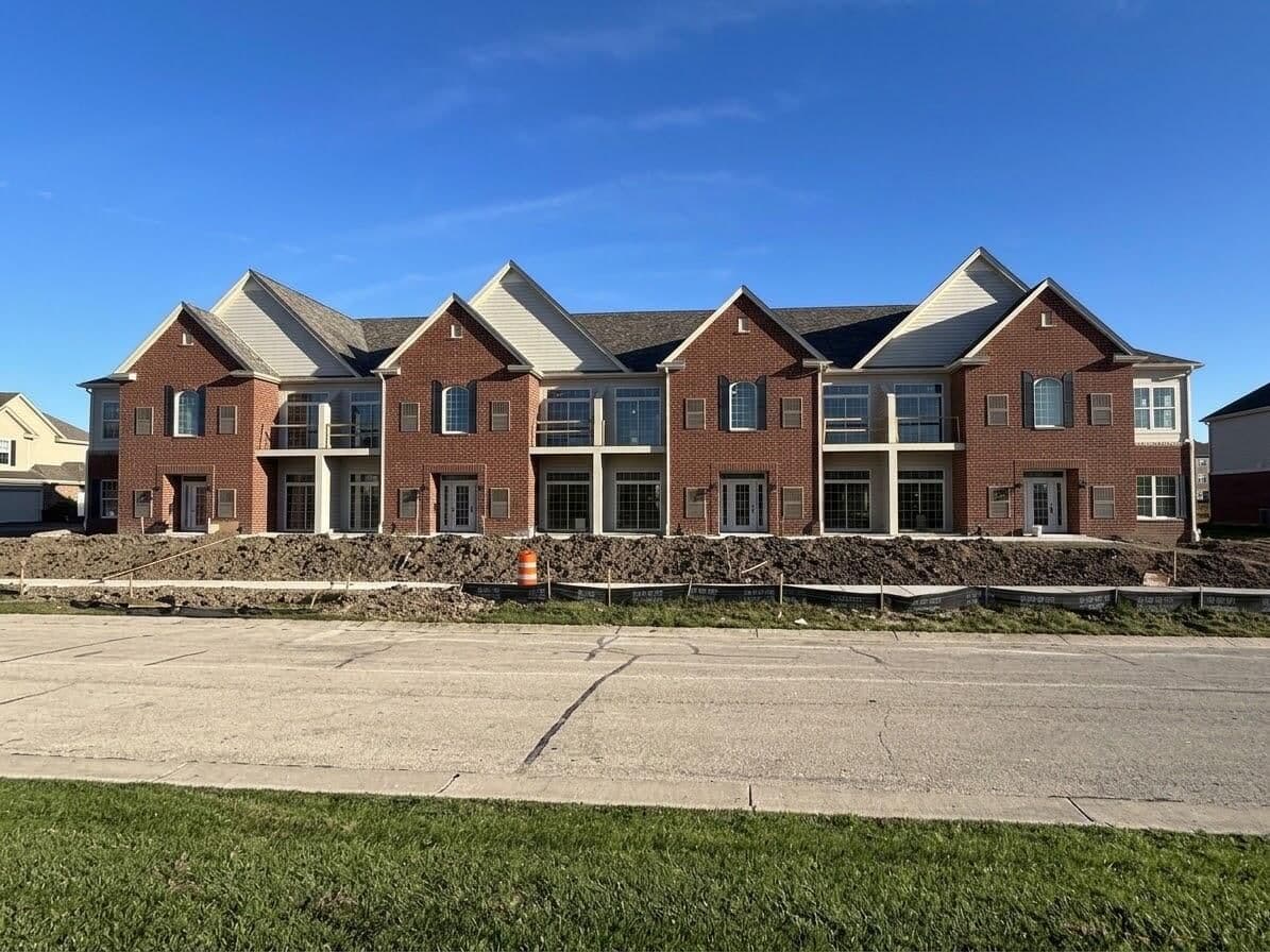 2394 Colonial Woods Dr