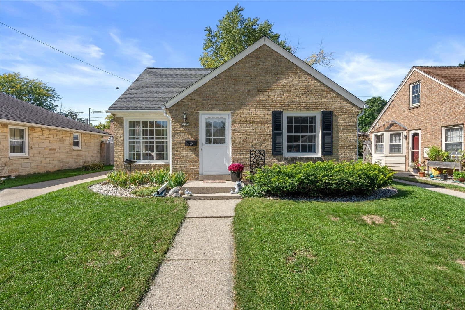 5809 Bel Aire Dr