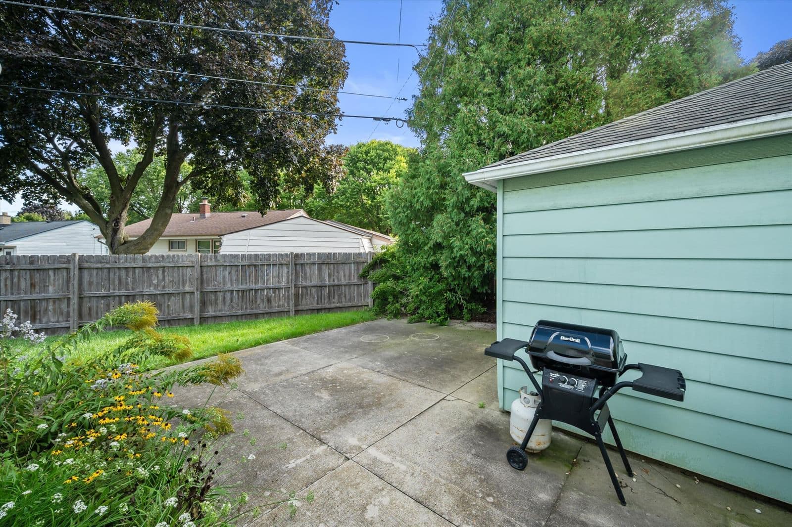 Photo 5 of 842 Doty Pl