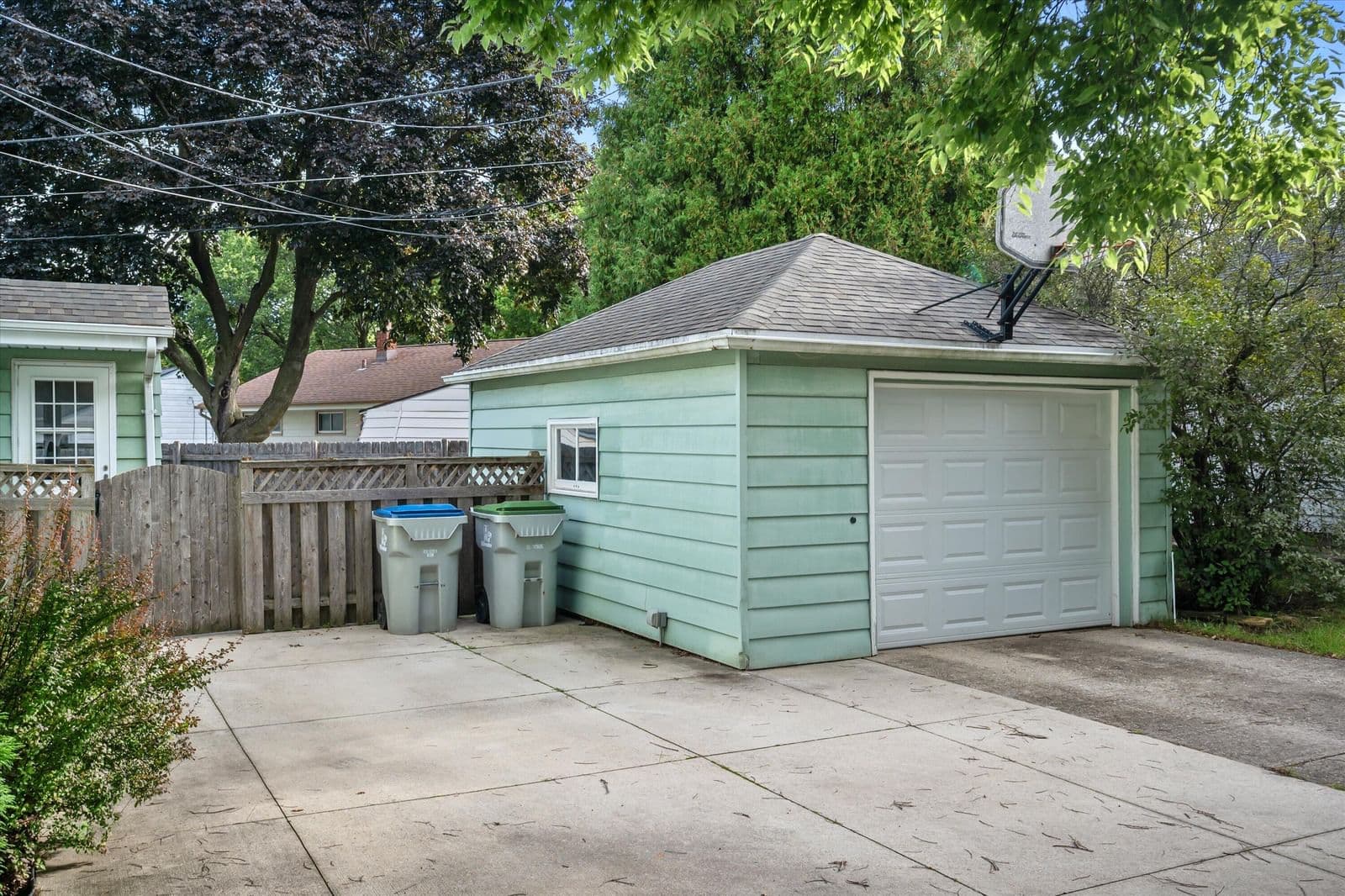 Photo 4 of 842 Doty Pl