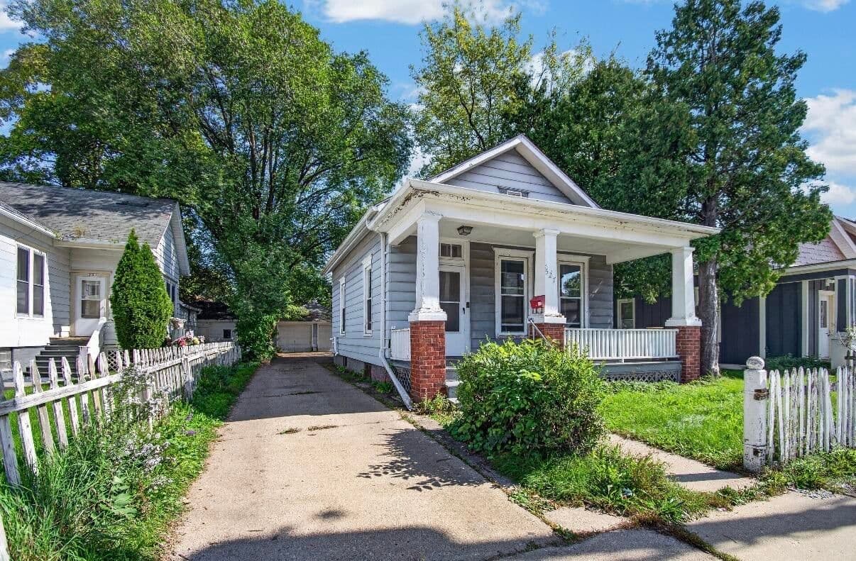 527 Memorial Dr
