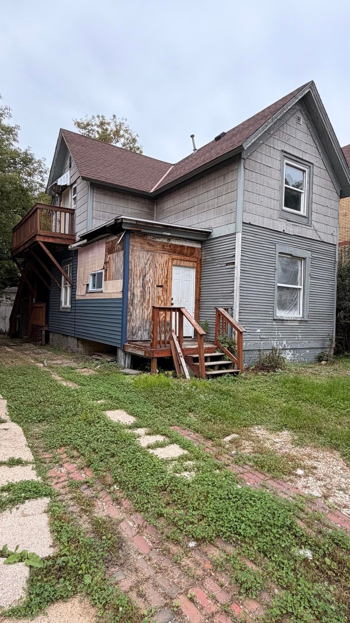 228 Howland Ave