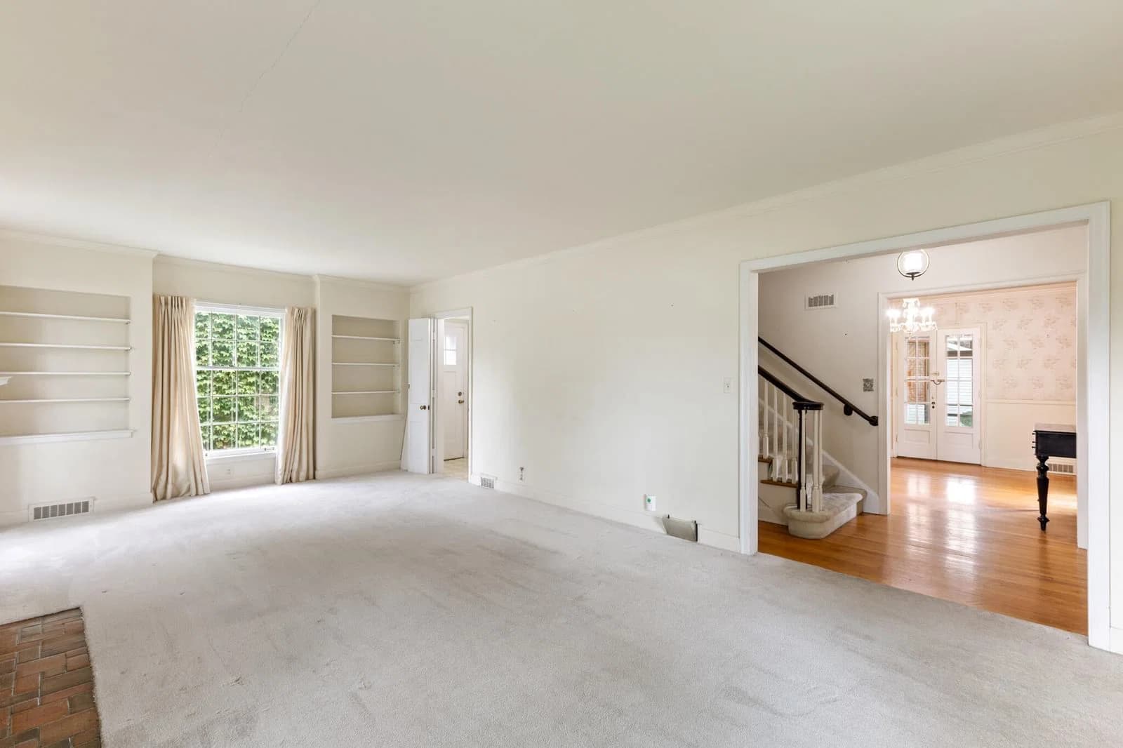 Photo 5 of 3920 Kinzie Ave