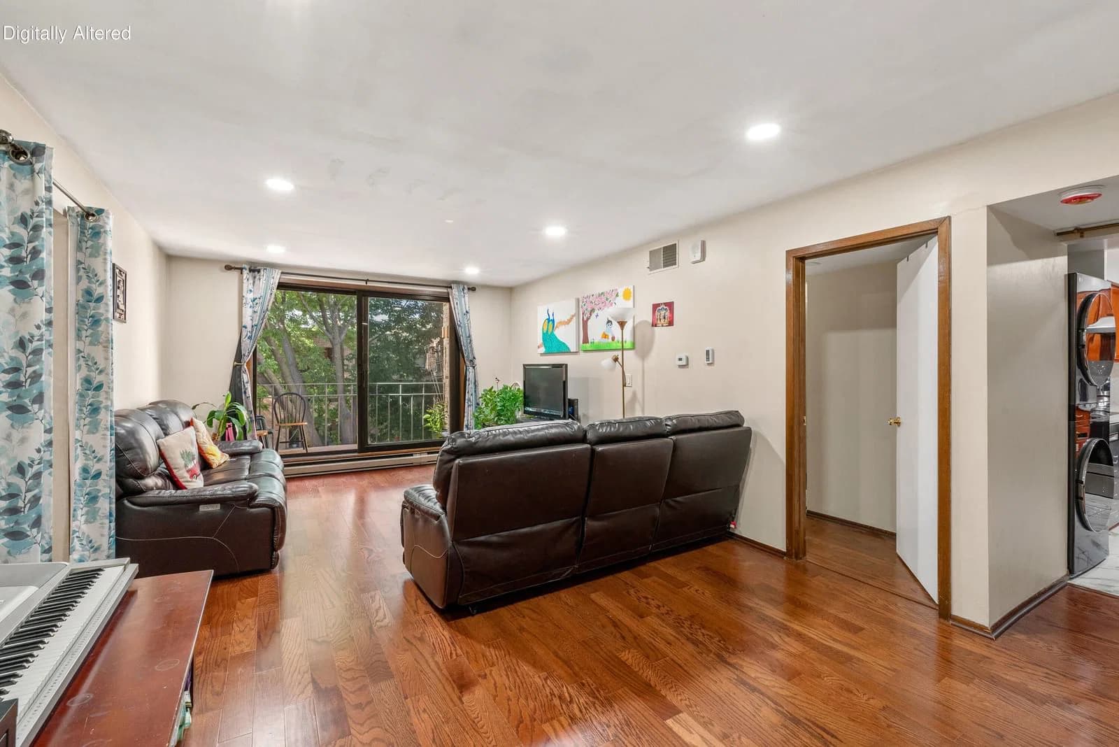 Photo 5 of 1818 Shorewood Blvd
