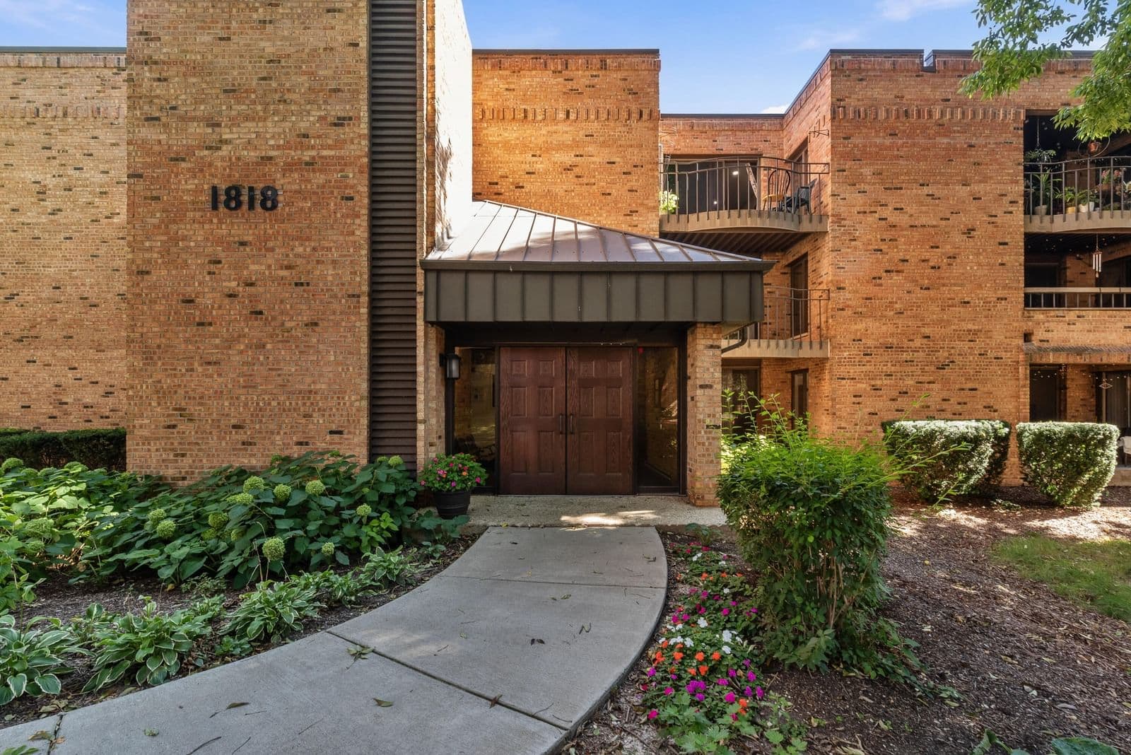 1818 Shorewood Blvd
