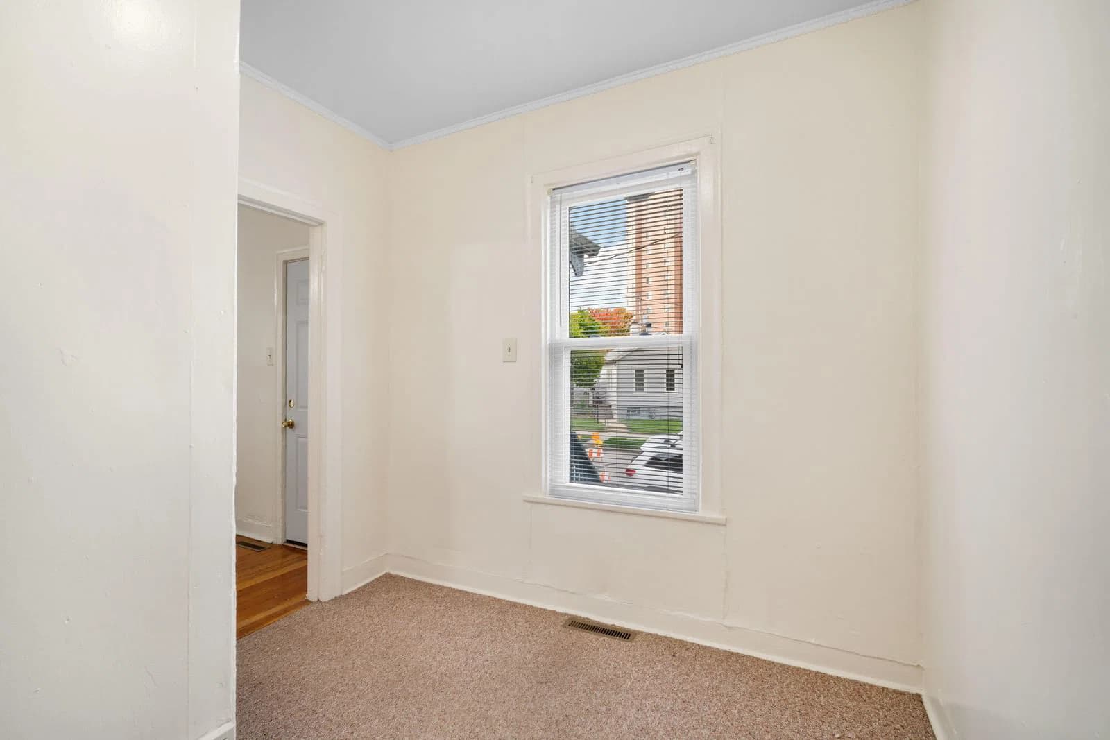 Photo 4 of 1616 Warren Ave
